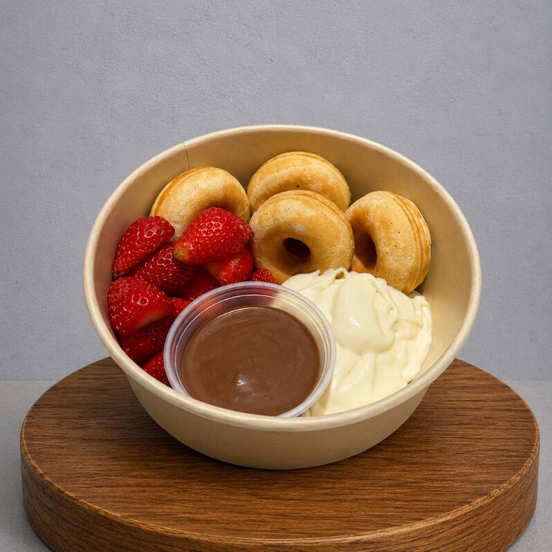 Bowl Viral - Fresas y Crema, Salsa y Minidonas