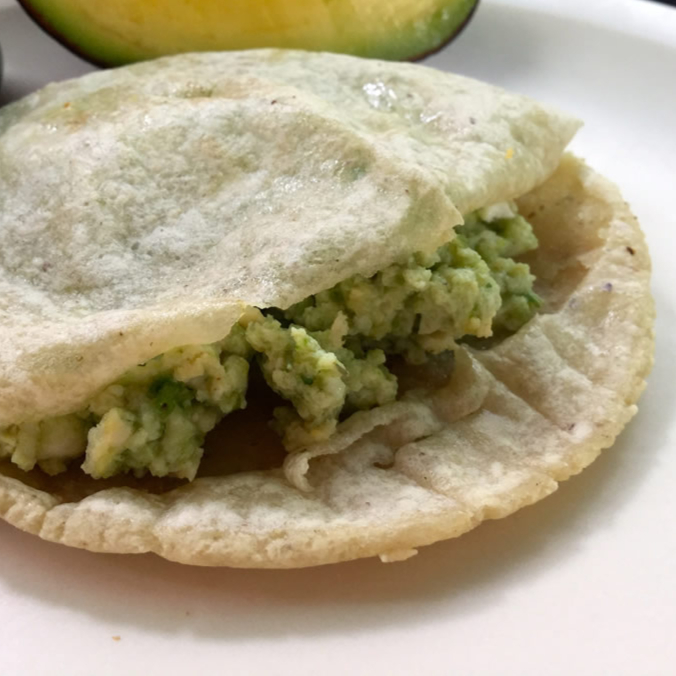 Gordita de Maíz - Huevo en Salsa Verde