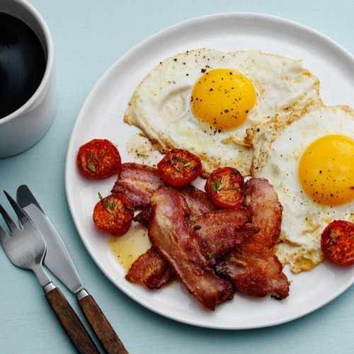 HUEVOS CON TOCINO, CON JAMÓN O A LA MEXICANA