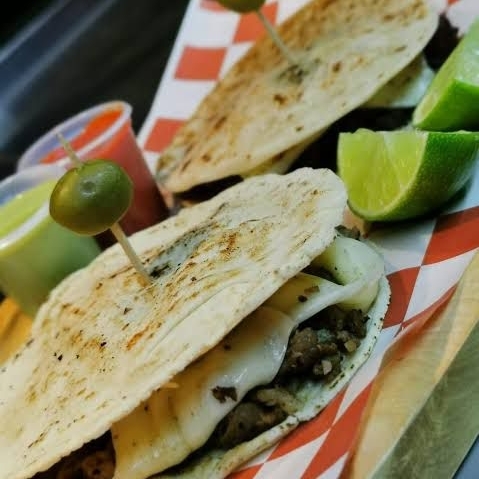 Quesicarne (2 quesadillas tortilla chica asadero y top sirloin)