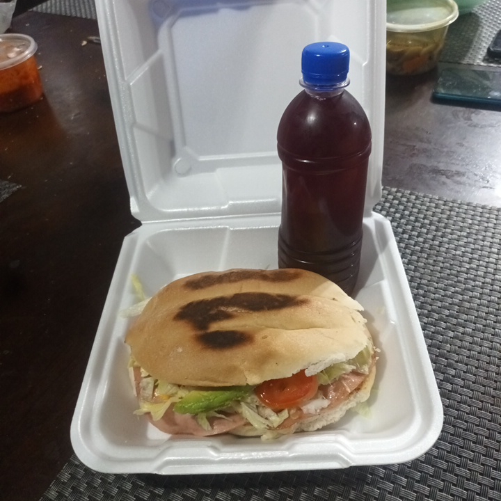 Combo Torta de Jamon + Agua.