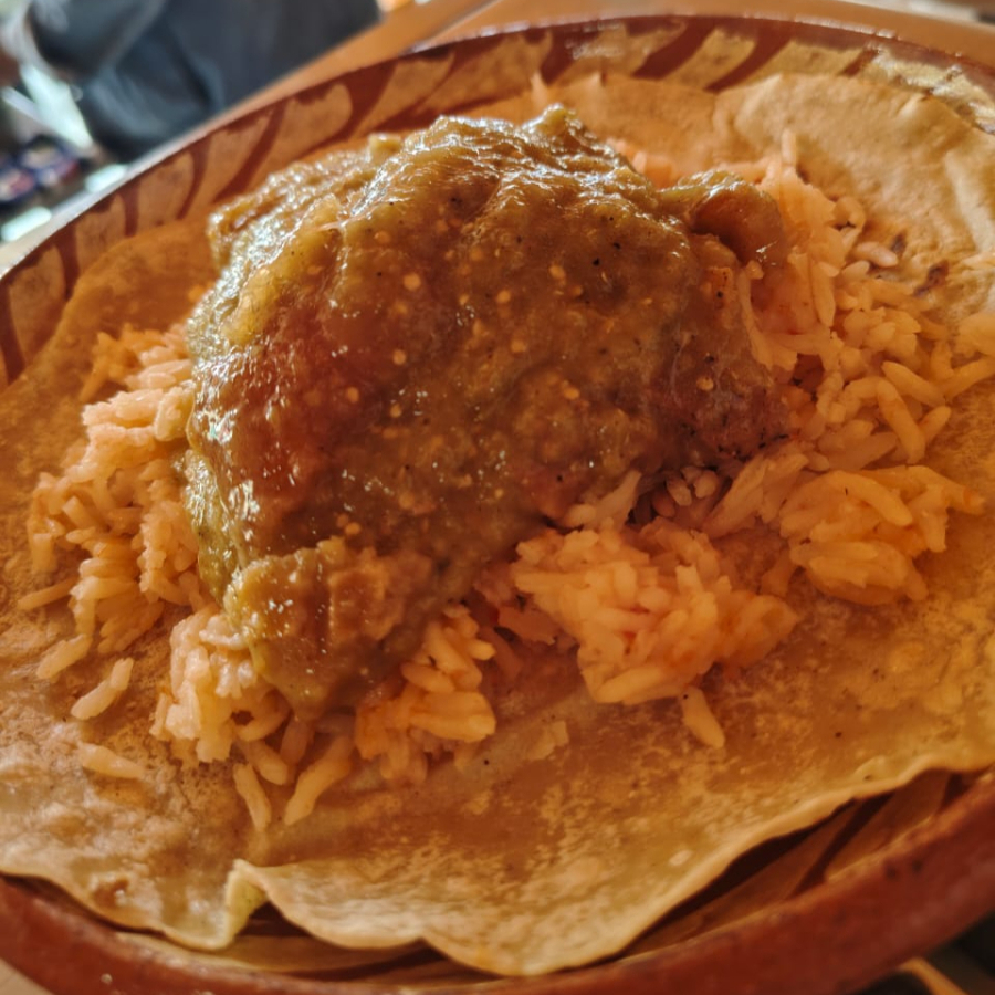 Taco completo de Chicharrón en salsa verde