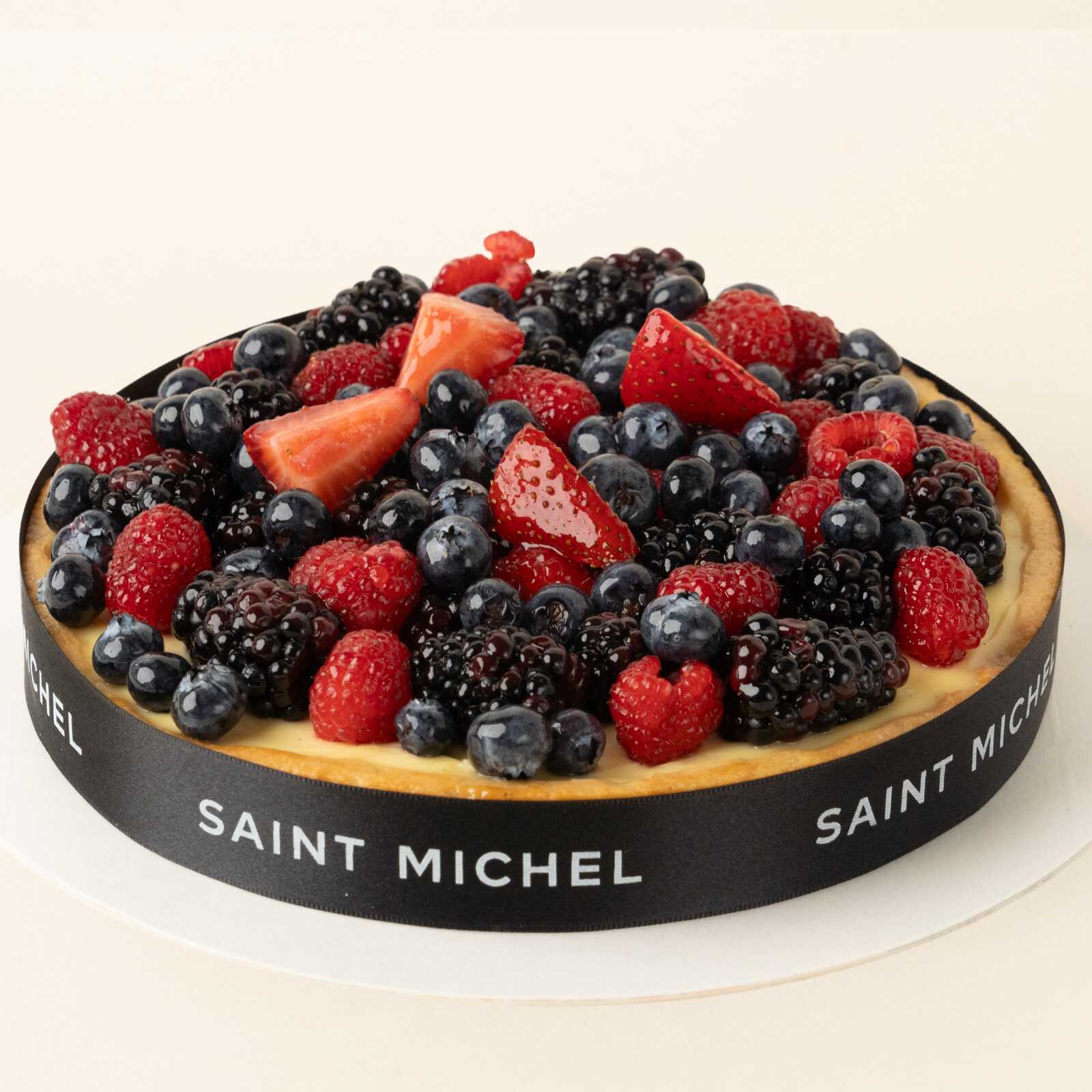 Tarta de frutas rojas grande