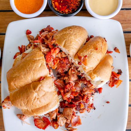 Dos tortas al pastor con queso