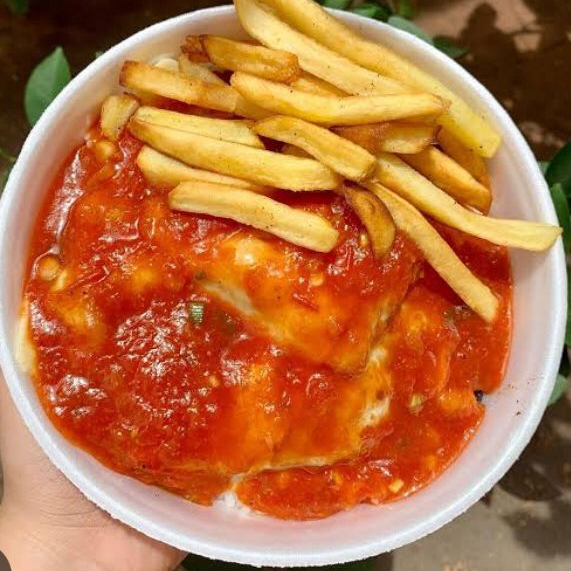 acompanha, arroz, feijão, batata frita e salada