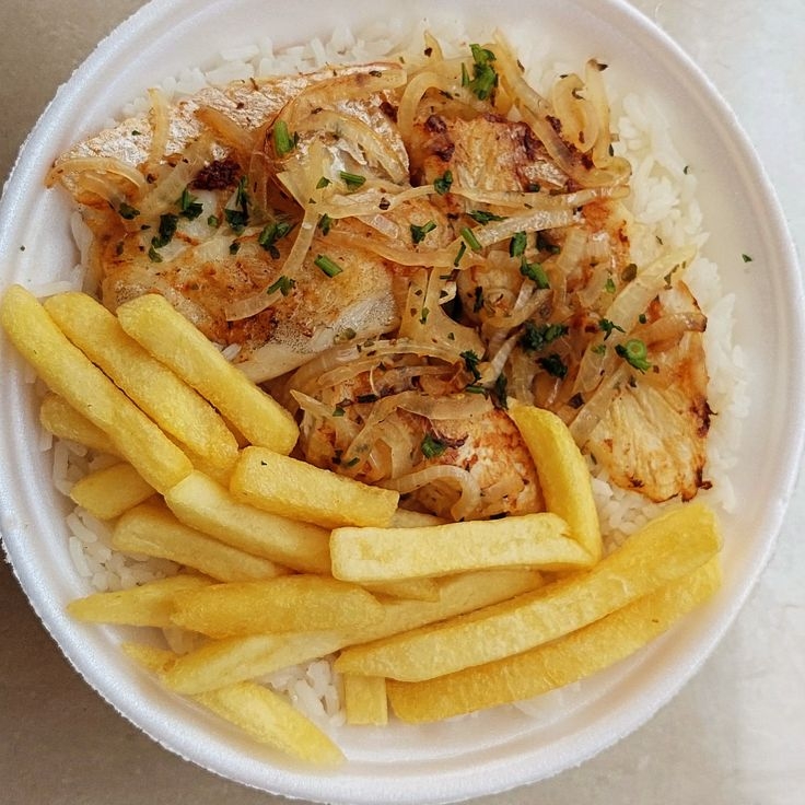 2 Bifes de Frango, Arroz, Feijão, Farofa Atorresmada e Fritas