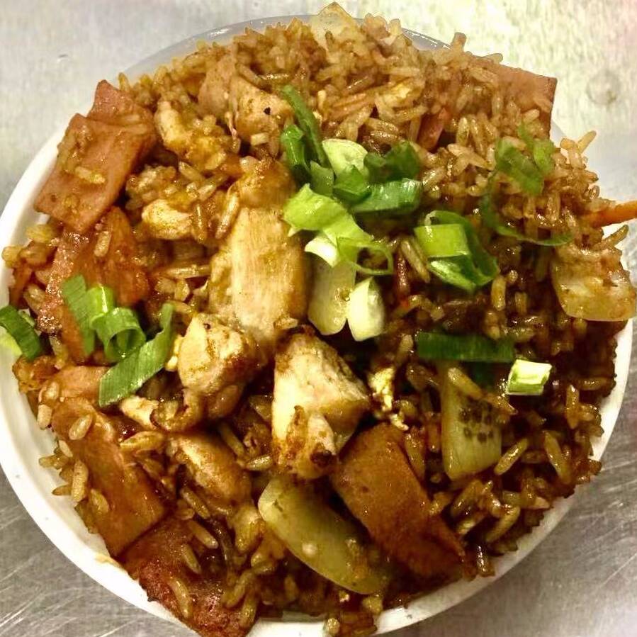12. Arroz Frito con Jamón y Pollo 鸡火腿饭