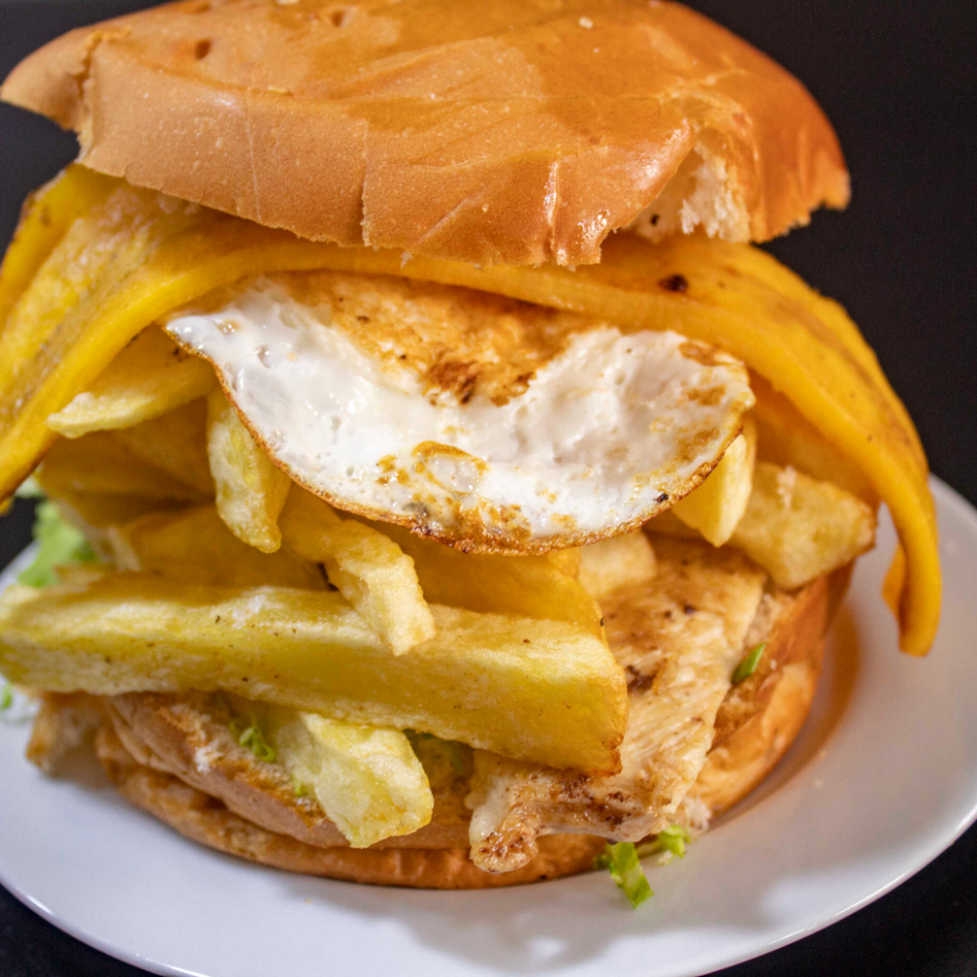 Sándwich de Pollo Deshilachado más Huevo Frito