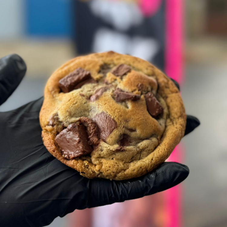 maravilhoso Cookie feito aqui na loja com massa tradicional e muito chocolate ao leitefado com nutella
