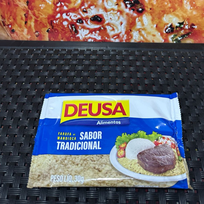 Farofa industrializada temperada com alho cebola e cheiro verde 30g.