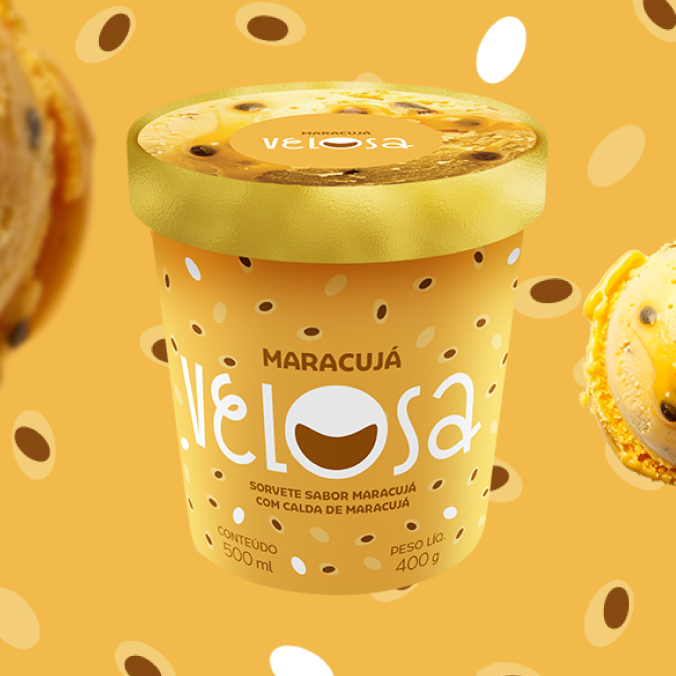 Sorvete de maracujá tropical, combinando doçura e acidez, e finalizado com calda leve e deliciosa.