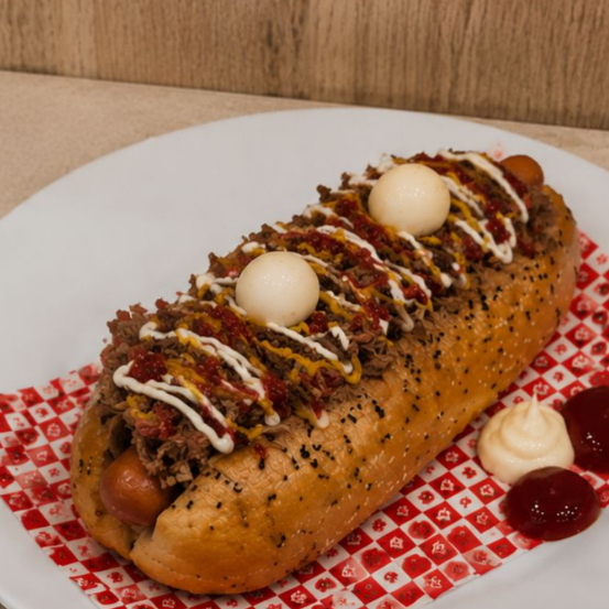 Perro Súper Pixxi con Carne Mechada
