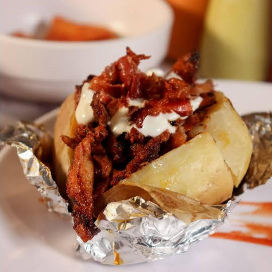 Papa Asada con Pastor + Agua Fresca de Regalo