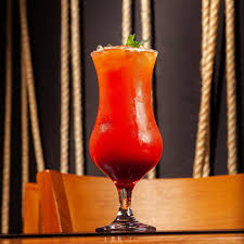 Bacardi, suco de limão ou morango, hortelã e soda