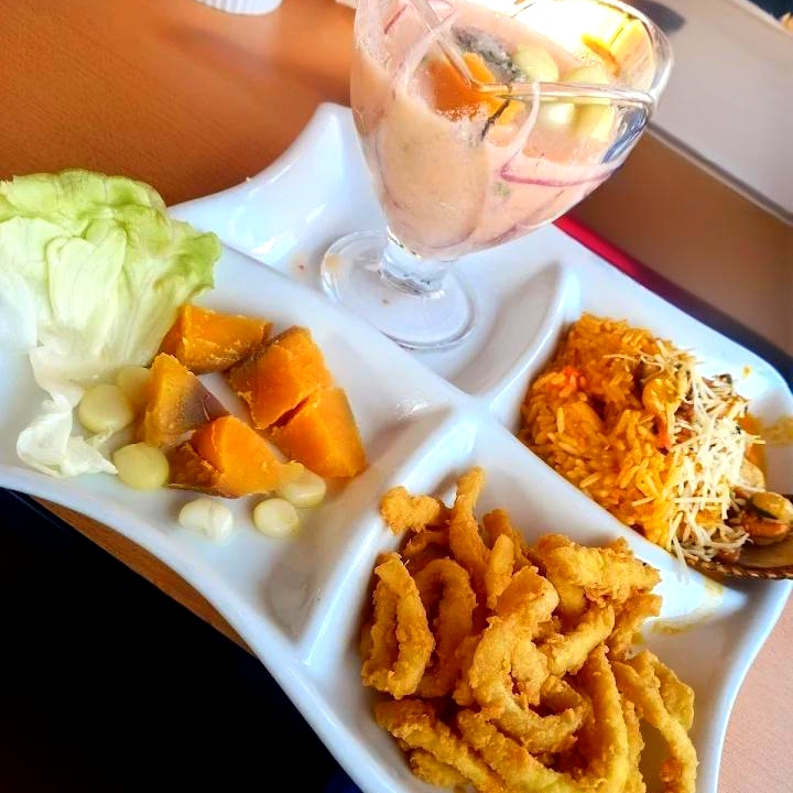 LECHE DE TIGRE MÁS ARROZ FAVORITO MÁS CHICHARRÓN