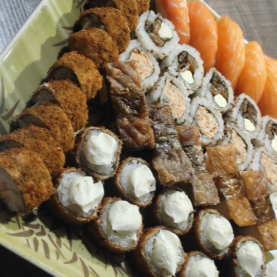 5 niguiri salmão
5 niguiri skin
5 Uramaki patê de salmão
5 Uramaki skin
10 Hot Filadélfia
10 Hot salmão