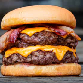 Pão brioche 2 hambúrguer de 120 g bacon molho da casa cebola roxa