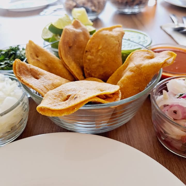 TACOS DORADOS DE CARNITAS