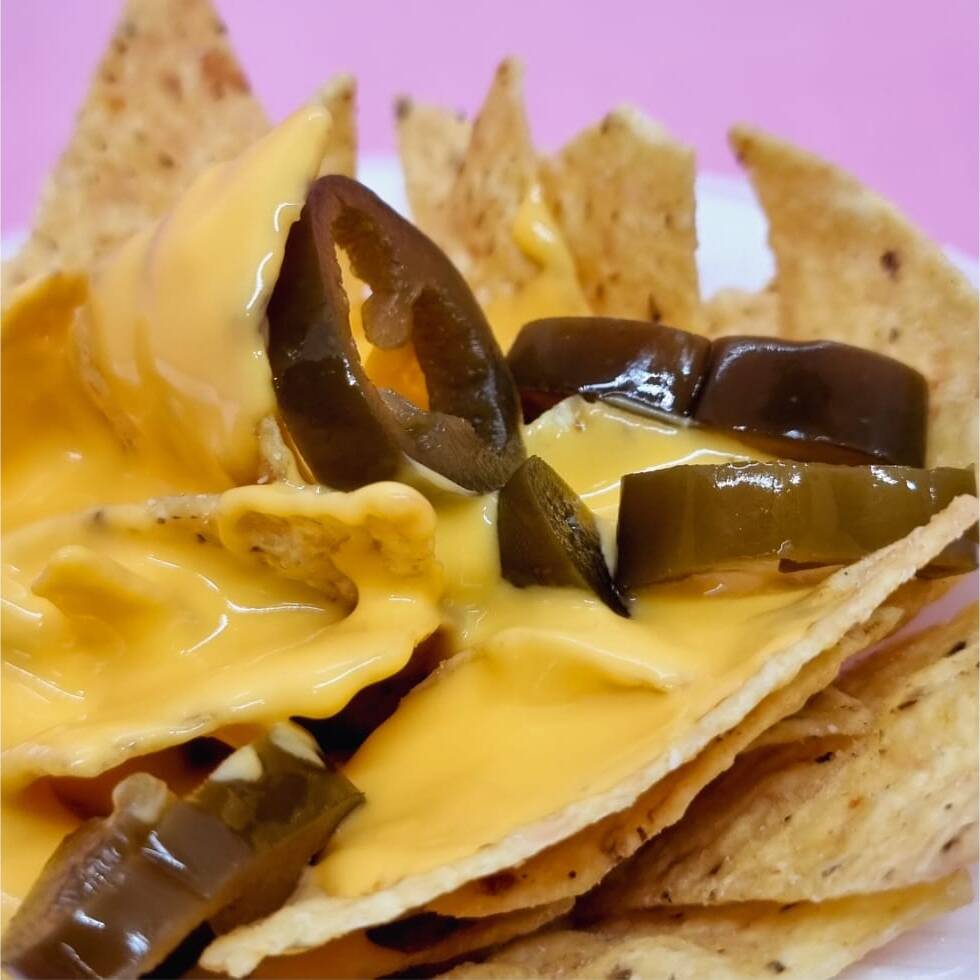 Nachos con Queso Cheddar