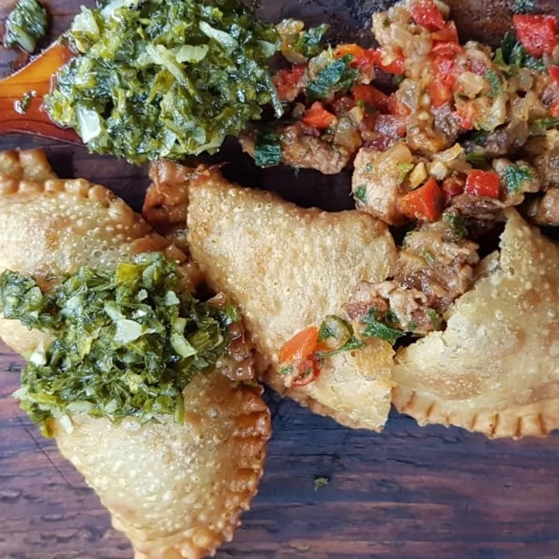 EMPANADA DE CHICHARRÓN DE PICAÑA