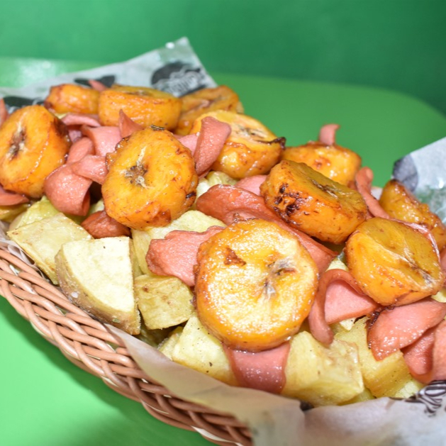 Salchi Maduri Monster + Refresco