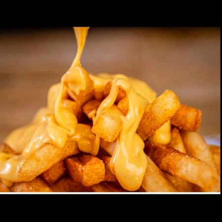 Papas a la Francesa con Queso y Jalapeño