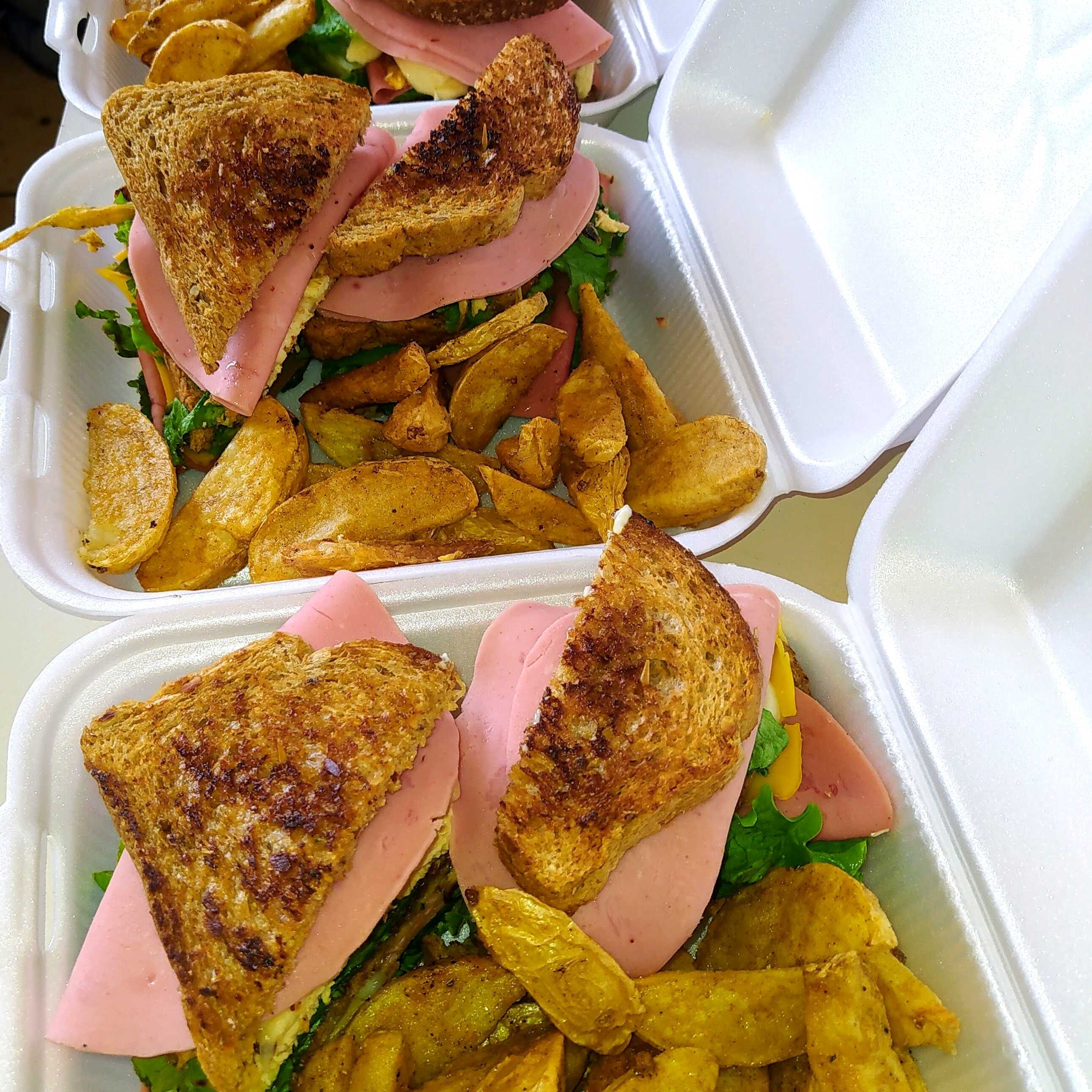 CLUB SÁNDWICH C Pollo+porción de Papas
