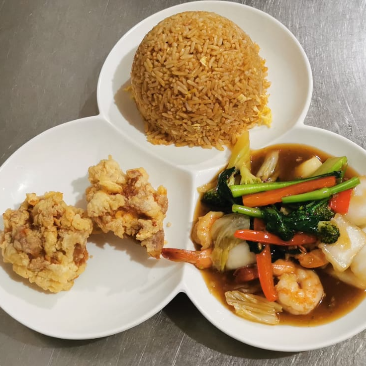Langostino con Verduras, Chicharrón y Chaufa