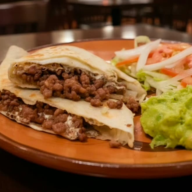 Quesadilla Grande con Ensalada