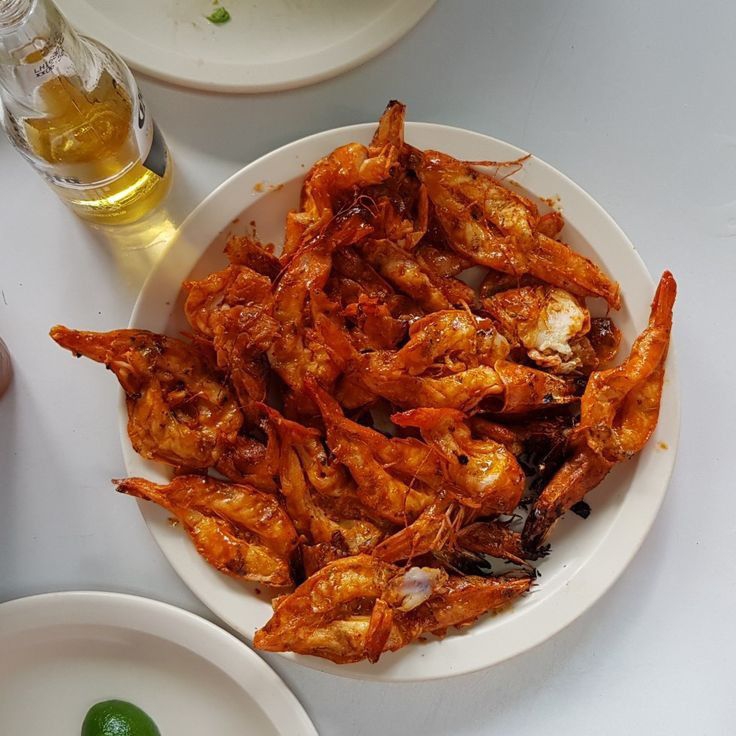 Platillo camarón a la sriracha