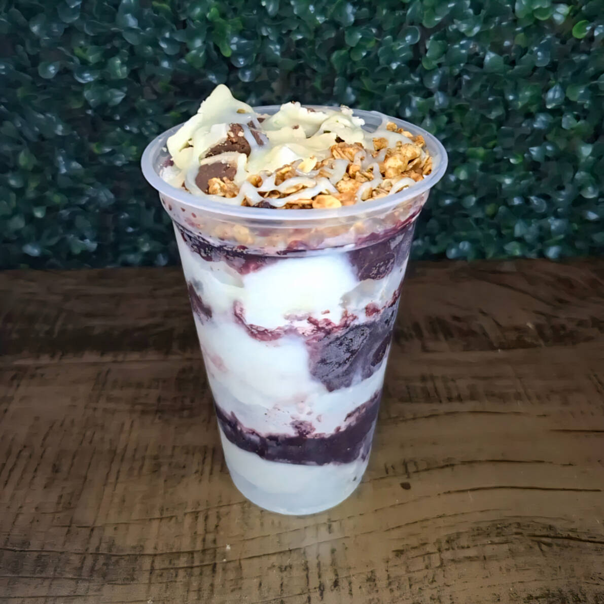 Um abraço doce em cada colherada! Mergulhe nessa explosão de sabor: o nosso açaí cremoso encontra um irresistível recheio trufado de Leite Ninho, criando a combinação perfeita entre frescor e doçura. Cada camada é feita com amor para transformar seu momento em uma experiência inesquecível!