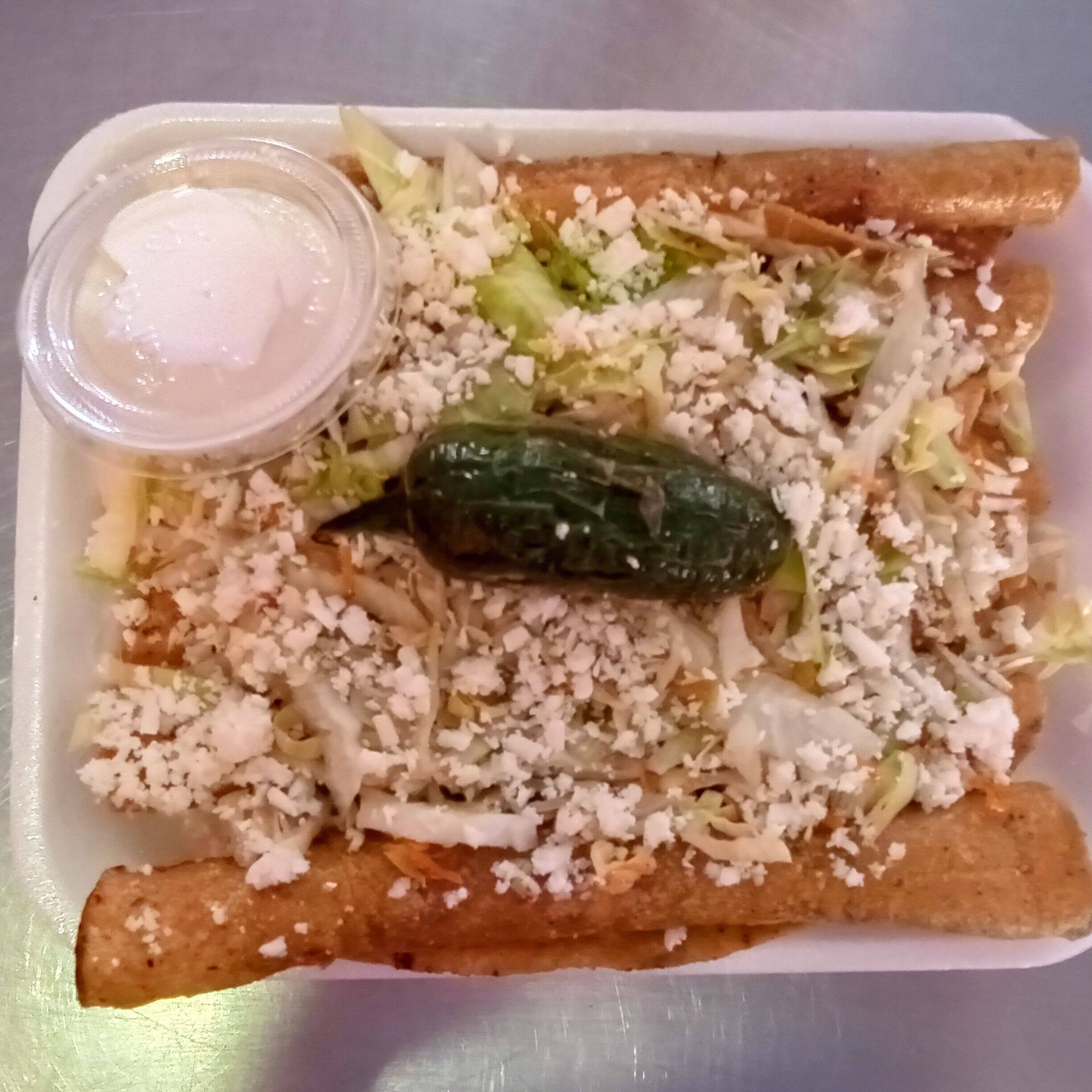 Flautas de Pollo + Agua Fresca