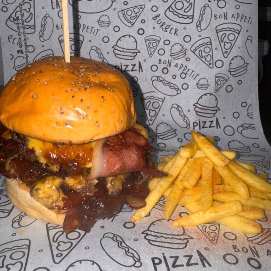 Hamburguesa 3X Carnes + Gaseosa POSTOBÓN