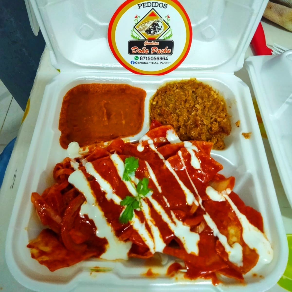 Chilaquiles Rojos con Guiso