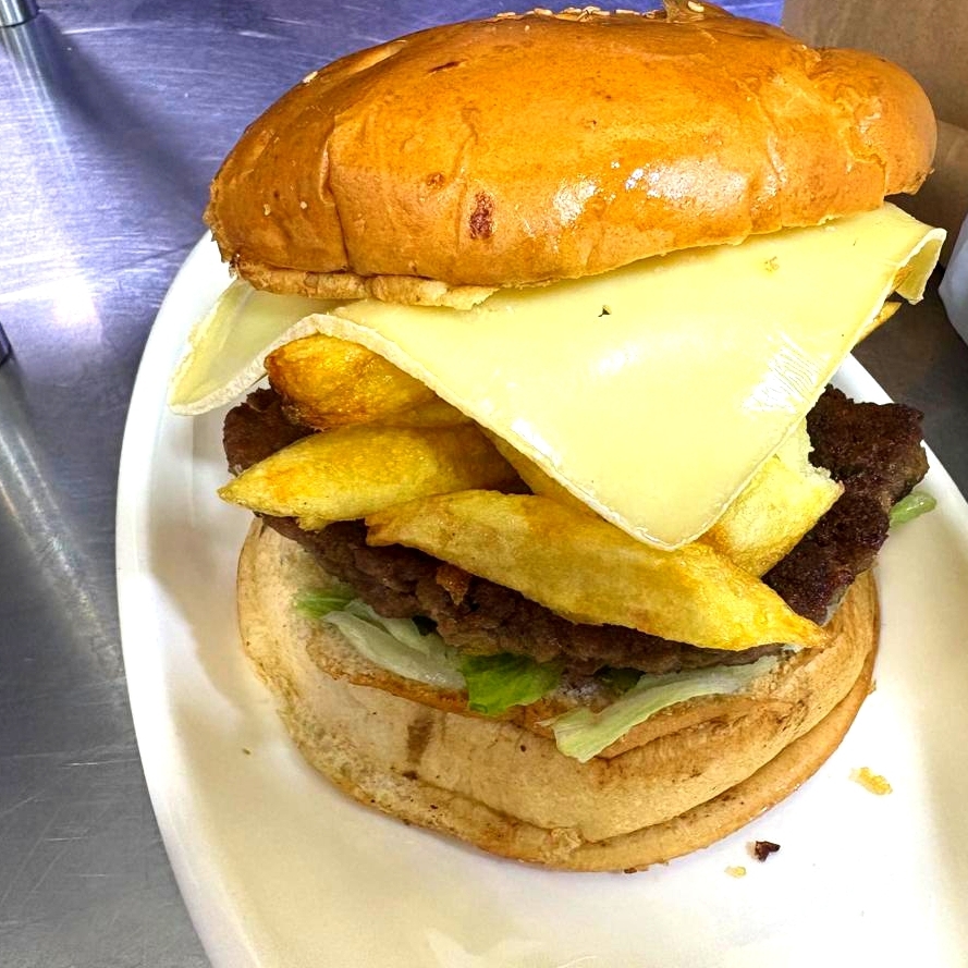 Hamburguesa de carne casera + Inka Cola