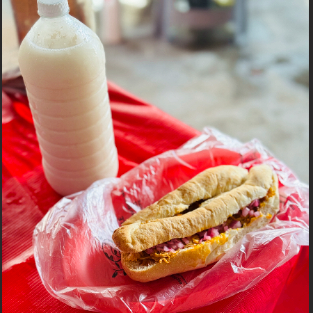 Torta + Agua Fresca= La Combinación Perfecta.