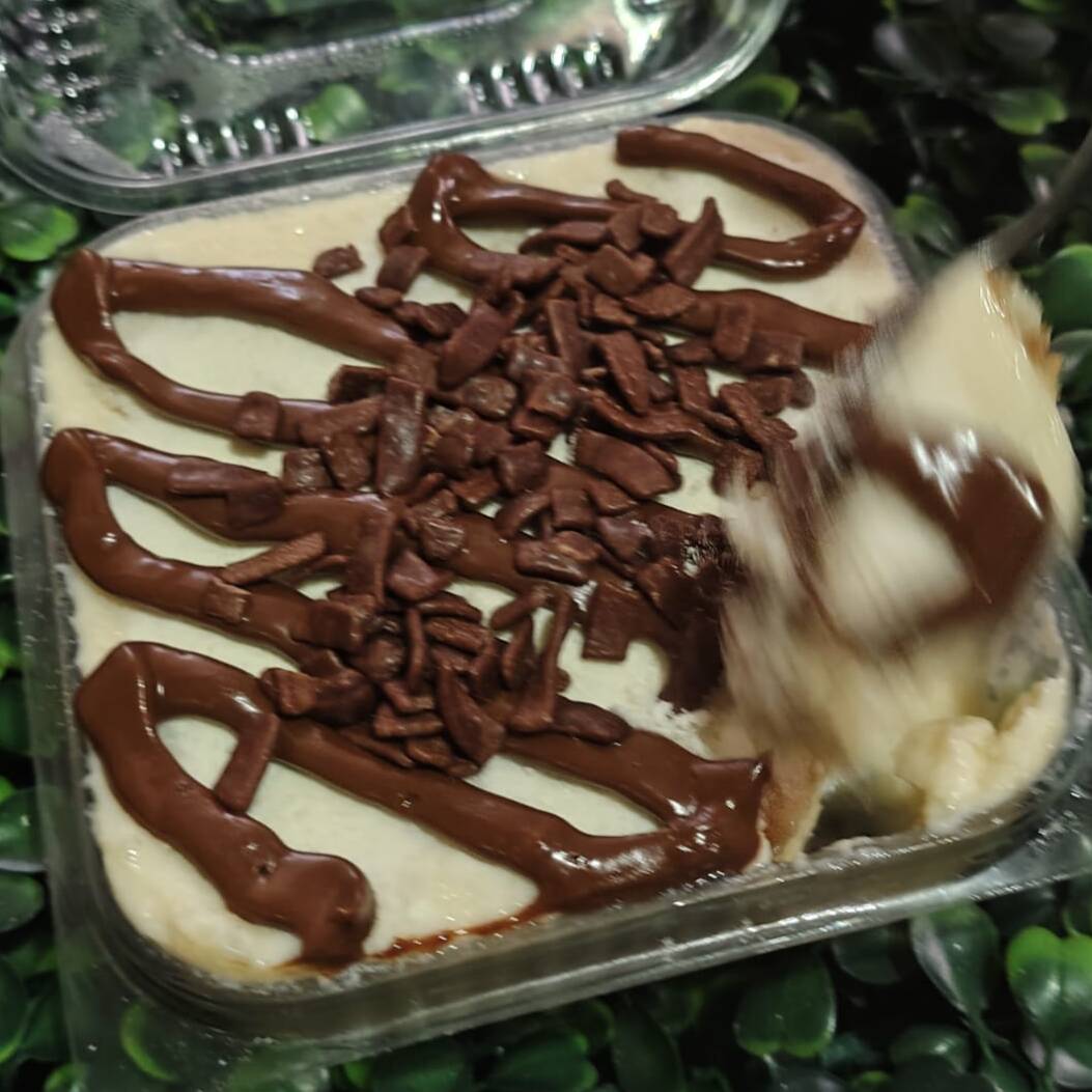 Pavê cremoso de ninho com Nutella. Camadas de biscoito macio + recheado de ninho e finalizado com nutella
