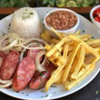 Acompanha :Arroz branco , feijão , carioca , fritas e farofa da casa