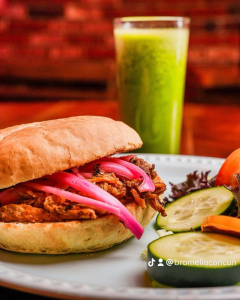 Torta de cochinita pibil