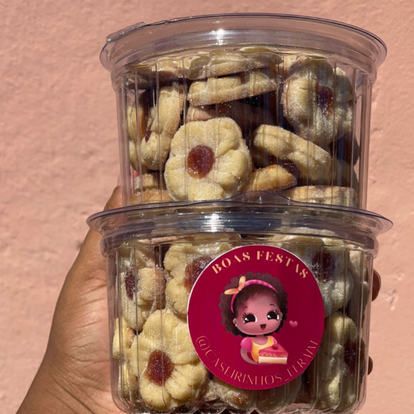 Sequilhos artesanais amanteigados recheados com goiabada. Produção caseira, fresquinhos e embalados com carinho 💕
