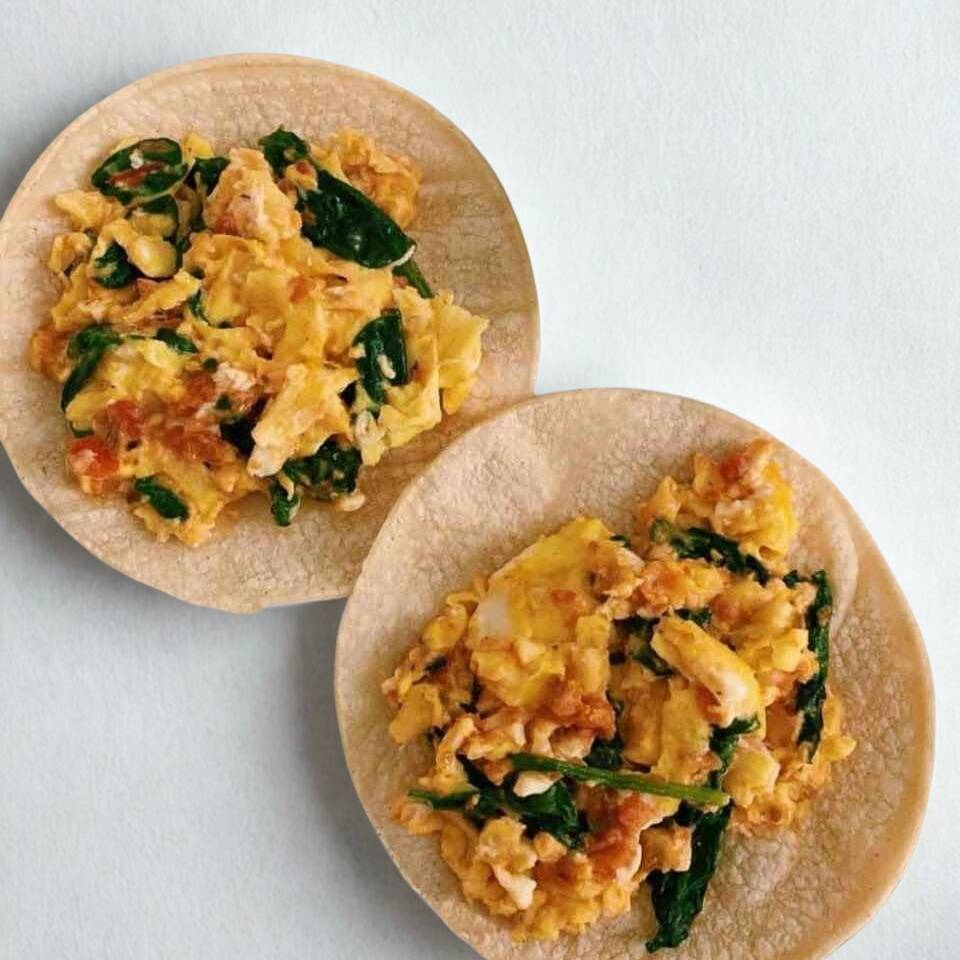 Taco de Huevo en Salsa Del Dia