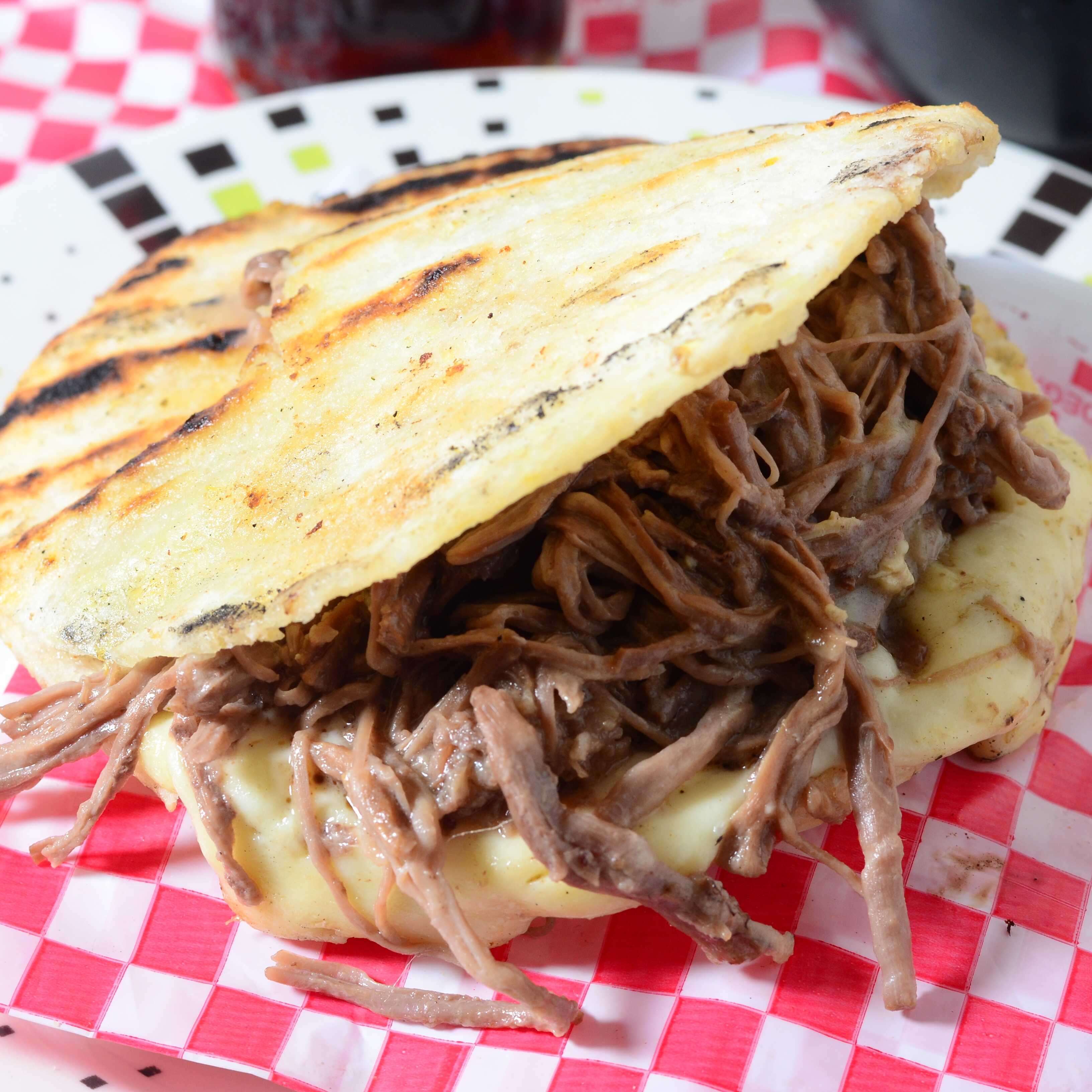 Arepa Queso y Carne