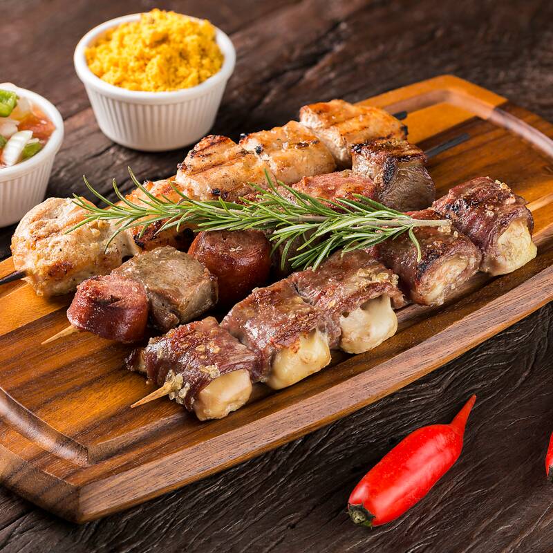 Escolha 3 espetos entre as opções disponíveis e crie sua combinação ideal! Perfeito para quem gosta de variedade e muito sabor no prato.
