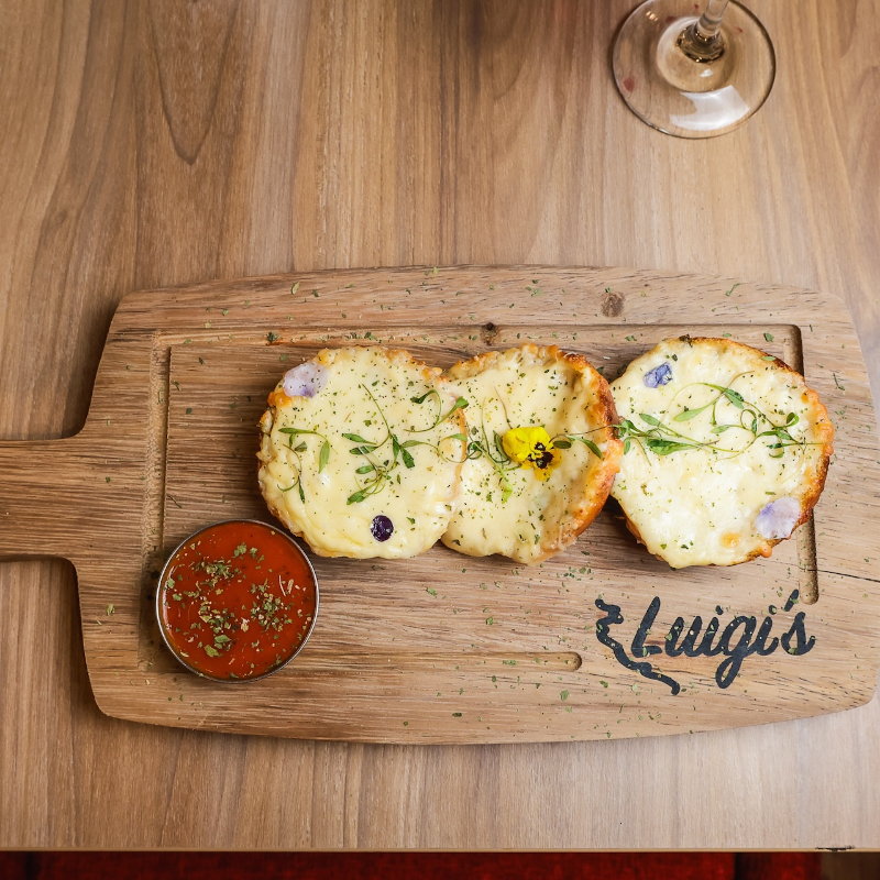 Pan de Ajo con Queso Mozzarella Gratinado
