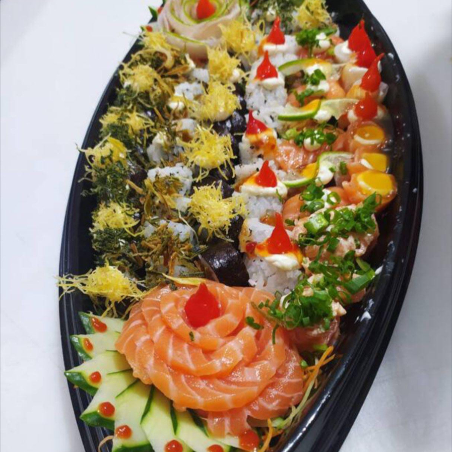 10 Sashimis Salmão,10 Sashimis Tilapia,4 Gunkan Shake,4 Gunkan Salmão,4 Gunkan Tilapia,4 Gunkan Camarão,4 Niguiri Salmão,4 Niguiri Tilapia,4 Niguiri Skin,4 Uramaki Salmão,4 Uramaki Fil., 4 Uramaki Patê, 5 Hossomaki F. 5 Hossomaki skin, 5 Hossomaki Patê, 10 Hot F. (Imagem ilustrativa)