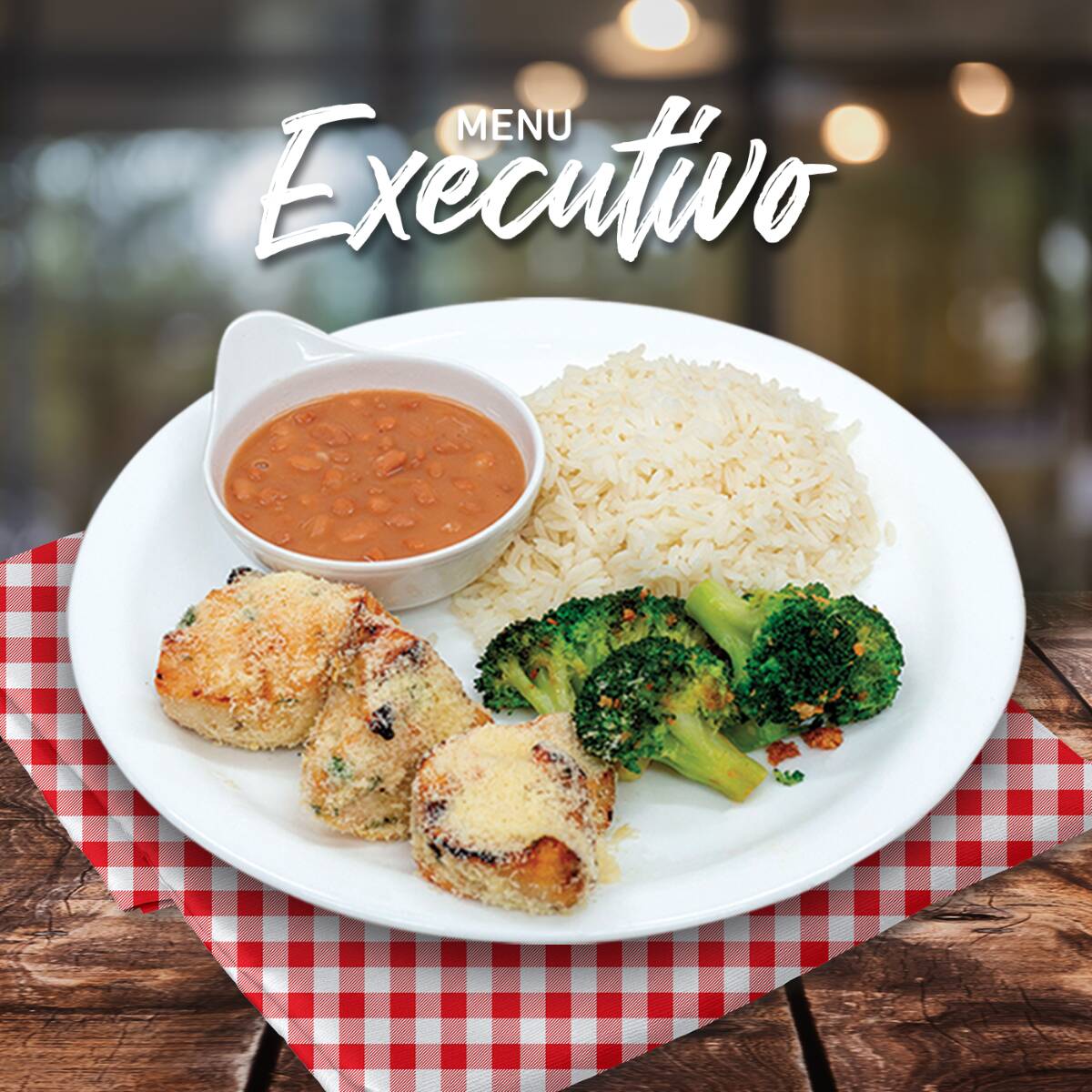 Porção individual do peito de frango ao queijo . Escolha 3 Guarnições