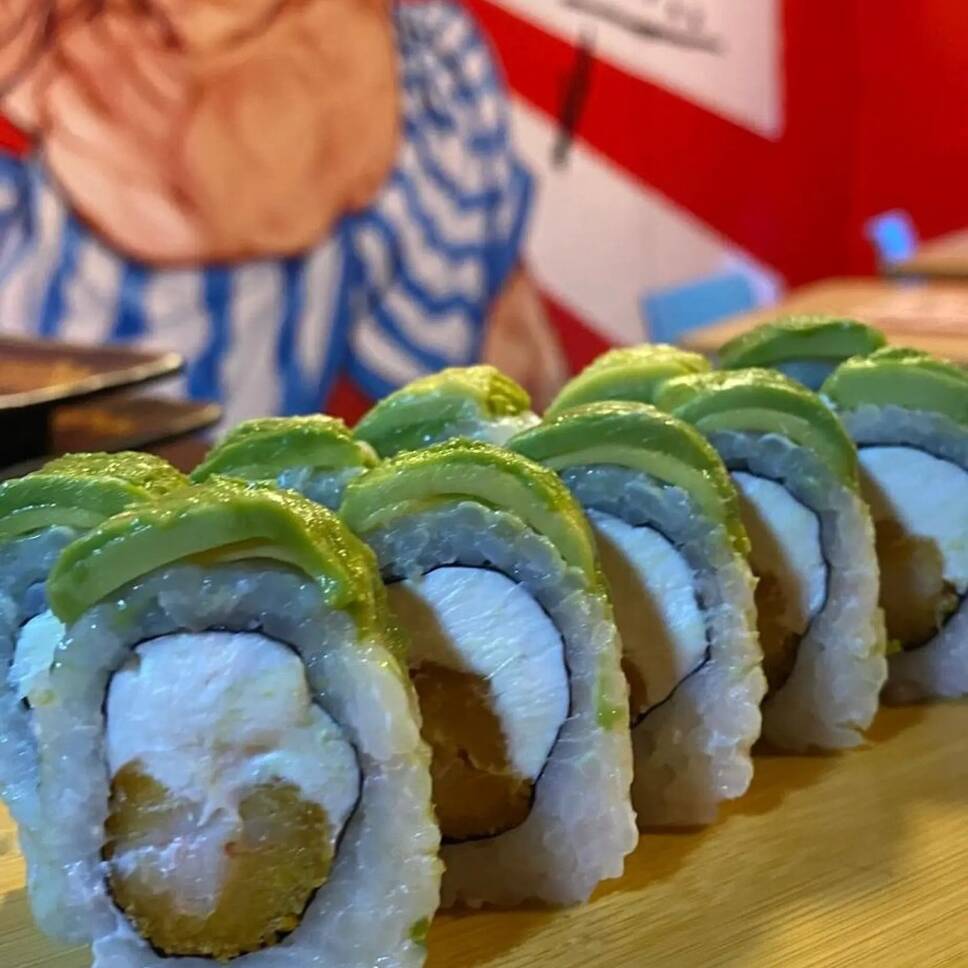 PROMO GUNKAN- 10 MAKIS+ 3 ALITAS BBQ + 1 GASEOSA