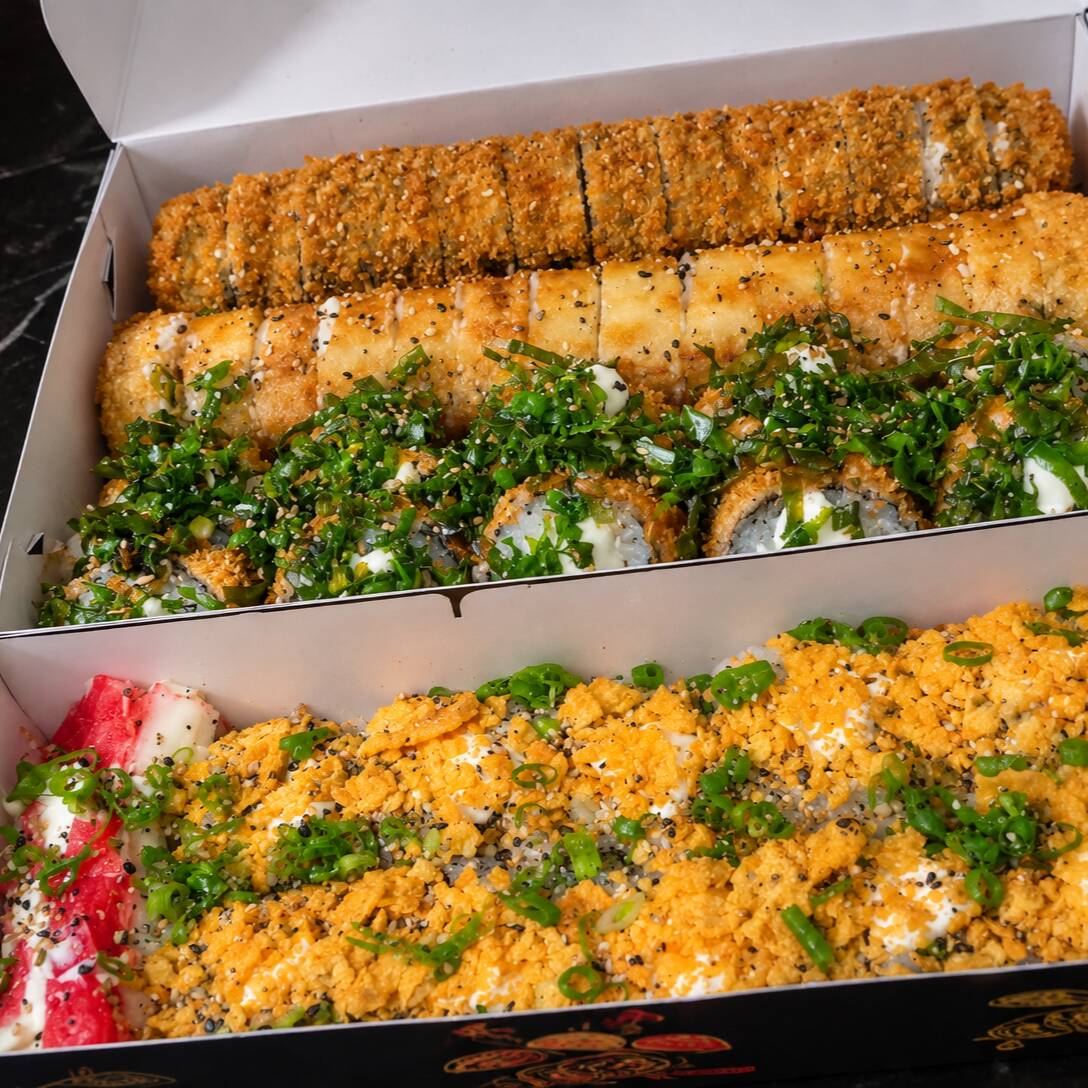 12 Hot Harumaki De Salmão 12 Carioca De Salmão Com Couve Crispy 12 Carioca De Kani 10 Uramaki De Skin Com Doritos 4 Kani Cheese