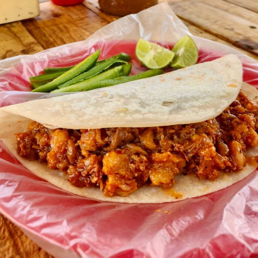 2 Tacos de Guisado + Soda de 400ml