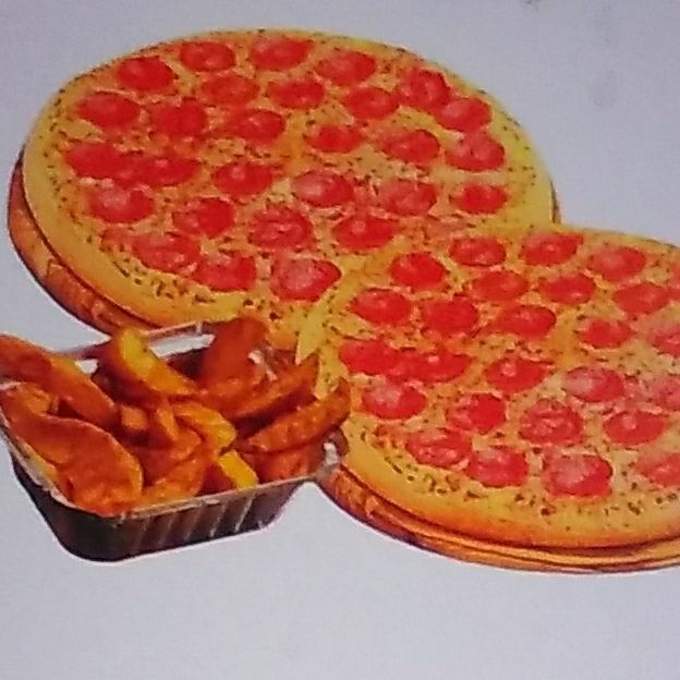 2 Pizzas de Peperoni + Papas Gajo